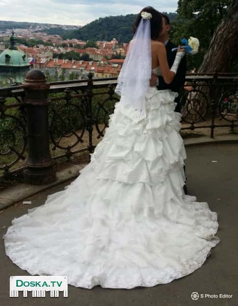 свадебное платье со шлейфом. Одето было один раз! Очень красивое