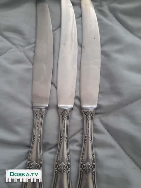 Есть три ножа кухонные, за один 200 шек, они