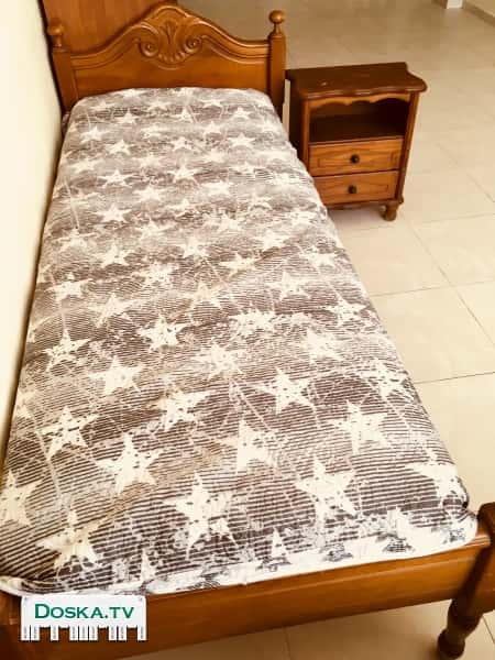 Кровать односпальная из натурального дерева+ ммтрас.