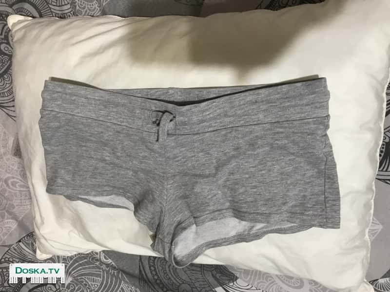 Шорты короткие. В хорошем состоянии. Звонить после 17:00