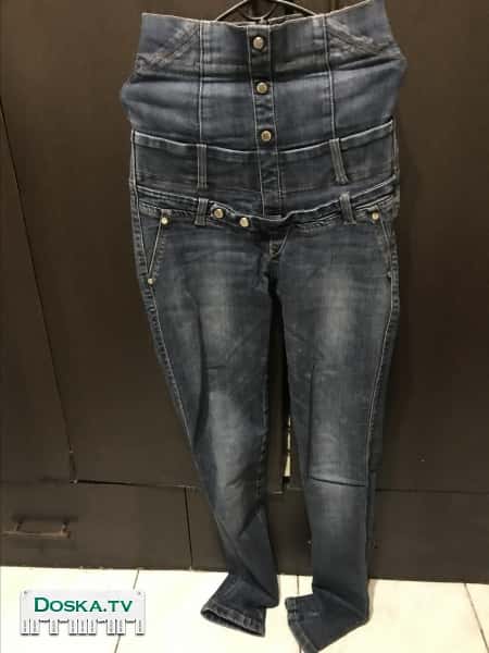 Джинсы с высокой талией, размер 26 s. В нормальном состоянии