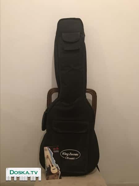 Шестиструнная гитара Валенсия очень хочет, чтобы на ней все-таки поиграли!