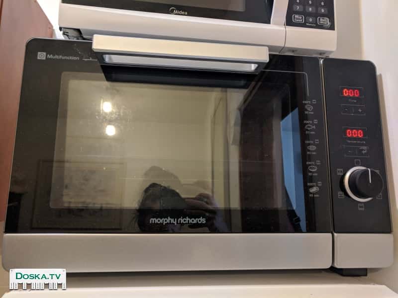 Духовка практически новая. Простая в использовании. Готовит отлично. Размер противня