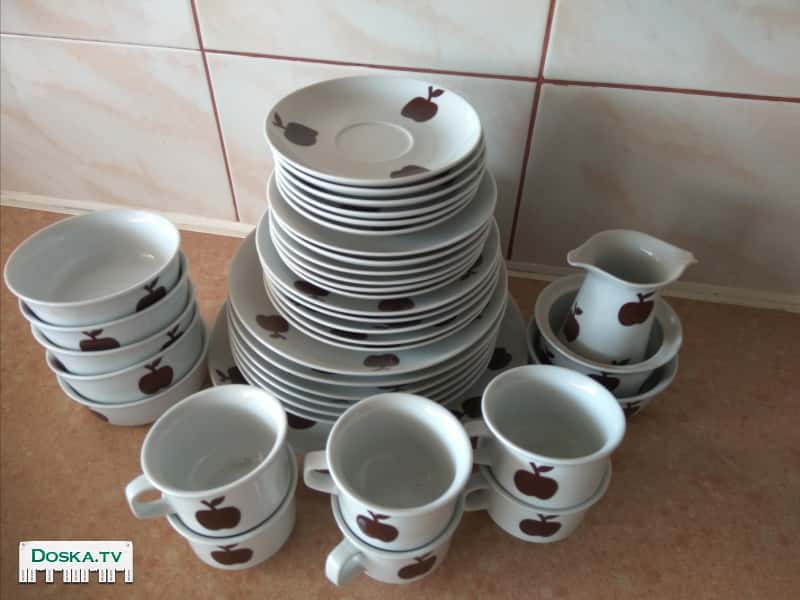 Продаю набор тарелок на 6 персон вместе с чайным/кофейным сервизом