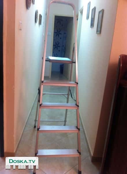 Продаю лестницу стремянку.