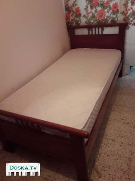 Односпальная кровать 200х90 см из натурального дерева в хорошем состоянии