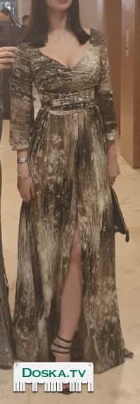 Платье в пол( с подкладом). Есть разрез. На широком поясе(