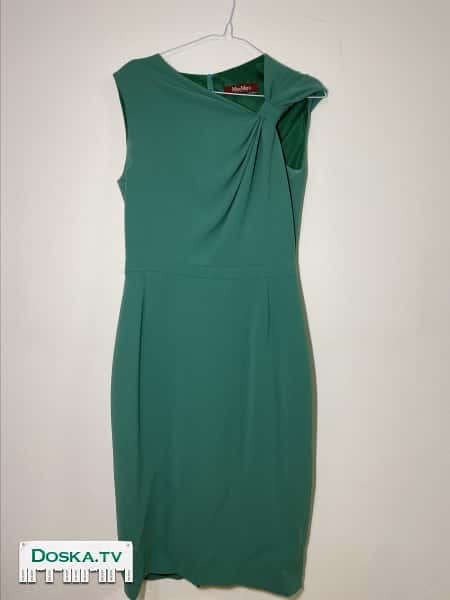Зеленое, практически новое платье MaxMara 38 размера.