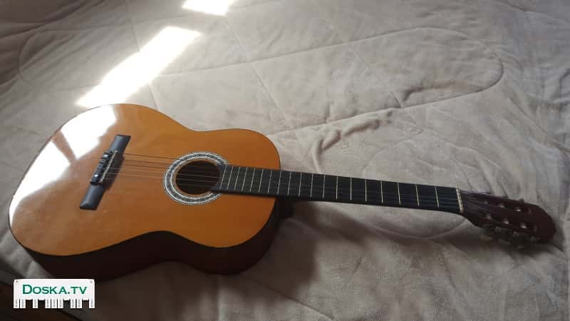 Гитара в отличном состоянии. торг