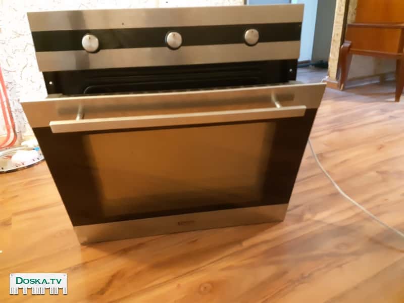 Духовка в рабочем состоянии в связи с покупкой новой.