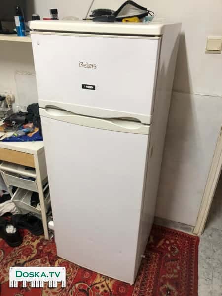 Холодильник двухкамерный. Высота 143, ширина 55,объем 350 л.