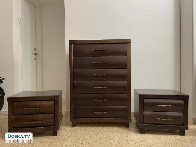 Комод и 2 прикроватных тумбочки из натурального дерева в очень