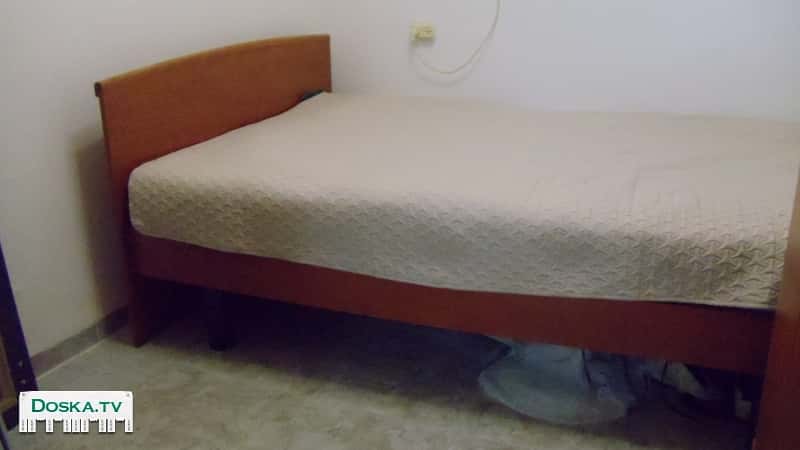 Кравать с матрасом в хорошем состоянии, матрас в отличном состоянии.