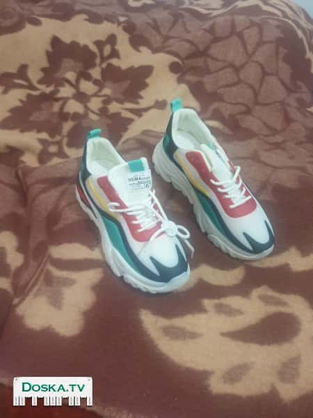 Продаются новые кроссовки размер 41