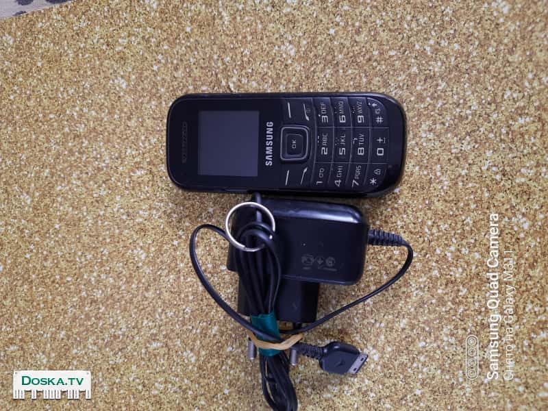 кнопочный телефон SAMSUNG. Батарея держит уверенно. 2-3 суток.