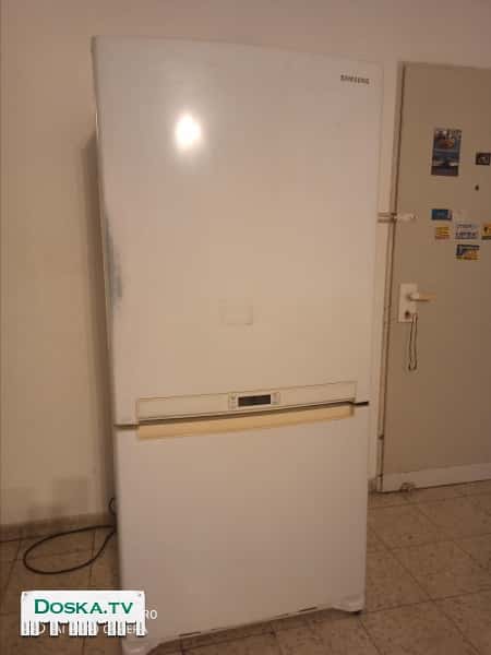 Холодильник Samsung примерно 650 л. б/у в рабочем состоянии.