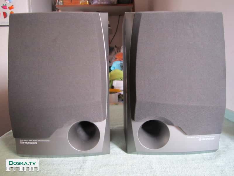 "PIONEER" S-P170 аудио колонки. Состояние-отличное. Высота-30 см. Ширина-19.5 см. Глубина-20