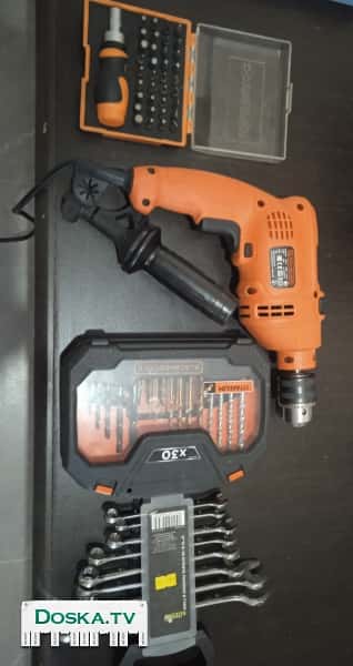 ударную дрель с набором сверел, состояние новой.