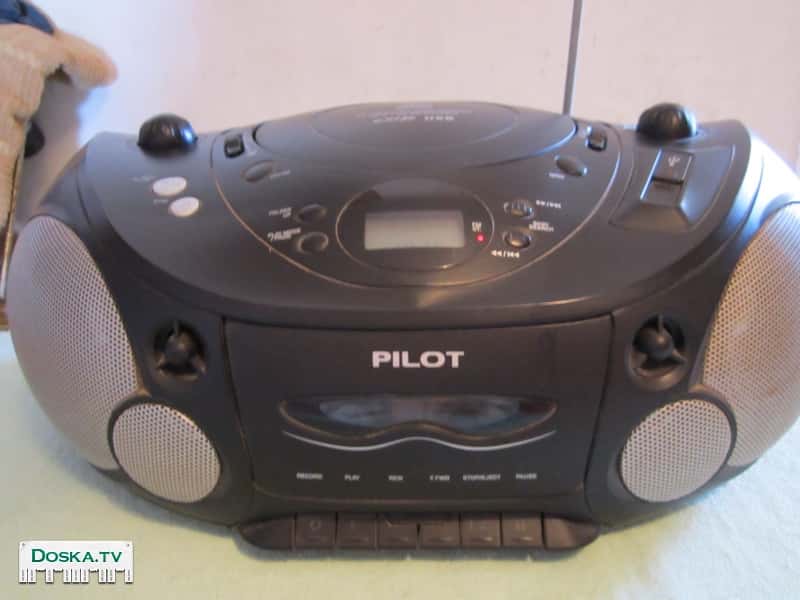 PILOT PIL 600H boombox стерео магнитола. Радио и USB