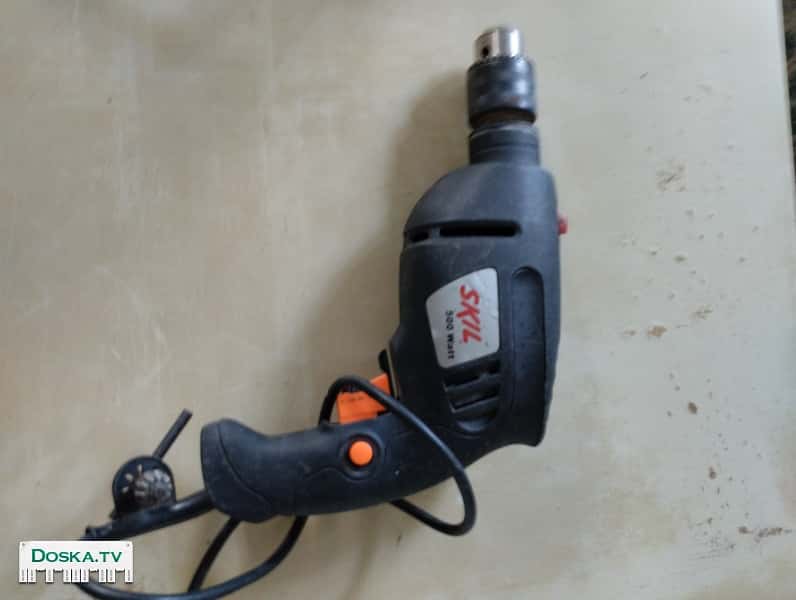 Дрель ударная с реверсом. В отличном состоянии.