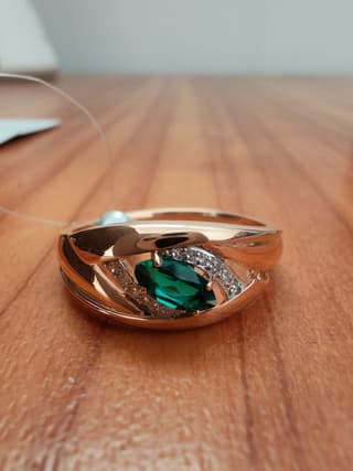 Кольцо с изумрудом и натуральными бриллиантами