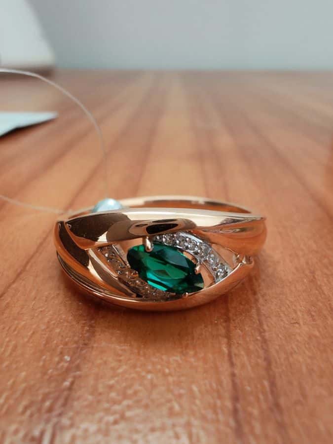 Кольцо с изумрудом и натуральными бриллиантами