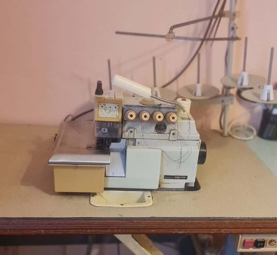 Продаю промышленный оверлок