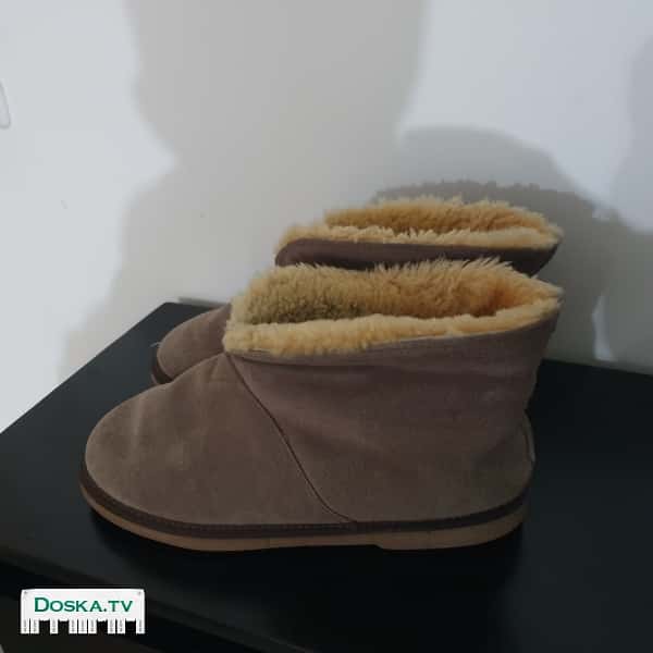 Ботинки зимние,домашние,натуральный мех внутри,замша снаружи,практически не использовались,размер 41-43