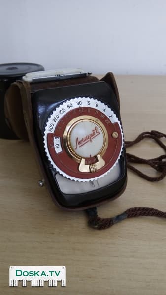 Фотоэкспонометр для определения экспозиции.