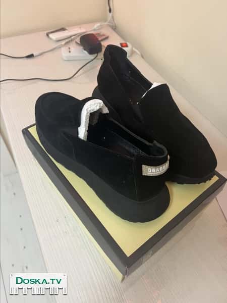 новая женская обувь . Размер 42.Заказывала себе оказались большими