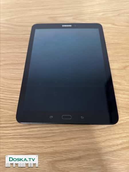 Планшет SAMSUNG SM-T82,черного цвета ,тонкий ,оперативная память 32GB,есть место для
