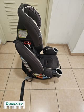 Сиденья для детей в автомобиле почти новое так как использовалась