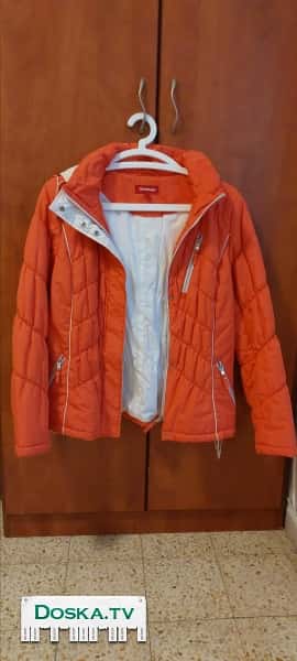 Куртка женская размер S-M.