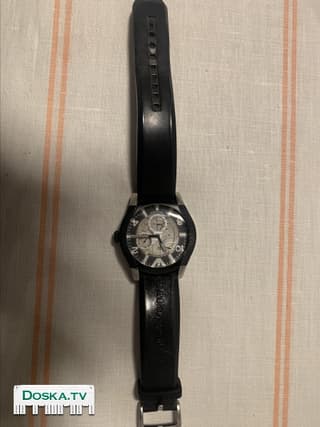 Часы наручные,мужские,спортивного типа,механика,чёрные,пластиковый ремешок тоже чёрного цвета,циферблат серый с чёрной