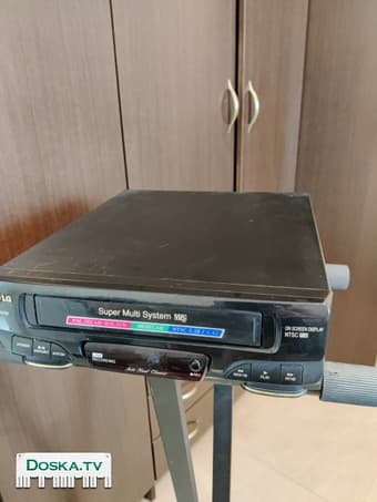 Видио магнитофон в рабочем состоянии