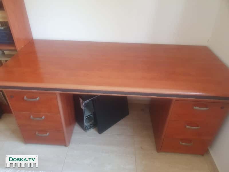 Письменный стол 160X79 см, в отличном состоянии