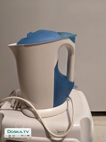 Электрический чайник. Вместимость - 1,5 литра.