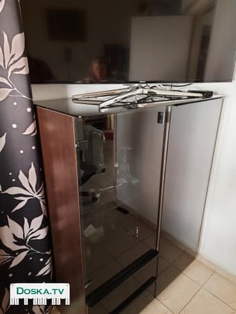 сервант. Размеры 135х100х40 см. Цвет комбинированный. Фасад и верх чёрный,