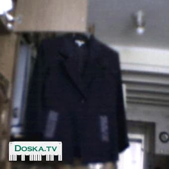 Брючные костюмы женские и с юбкой тоже в идеальном состоянии,