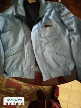 Куртка по сезону новая. хлопок с синтетикой (35%+65%) на подкладе,