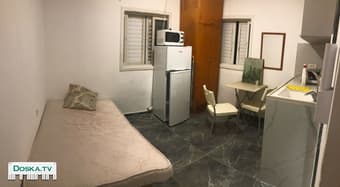 Сдается студия в центре Герцлии в студии есть холодильник, стиральная