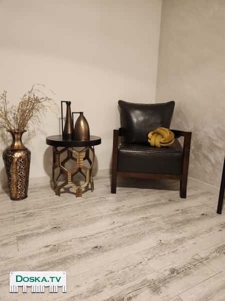 Кресло кожаное.