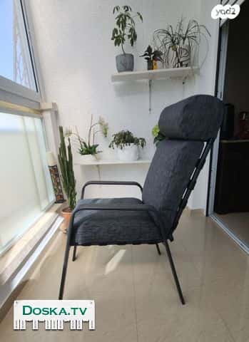 за символическую цену два мягких кресла на балкон в сад