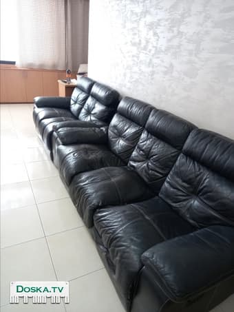Продаеться кожанный диван 3+2 с реглайнерами можно еупить по отдельности