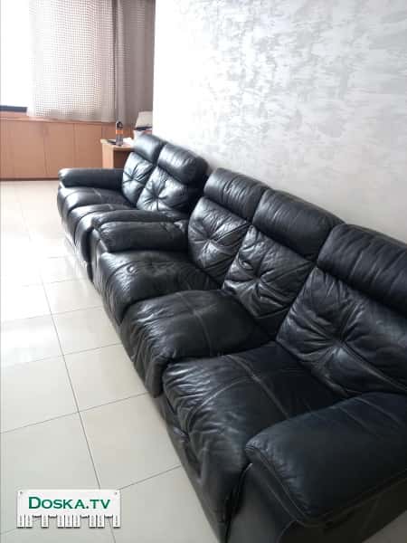 Продаеться кожанный диван 3+2 с реглайнерами можно еупить по отдельности
