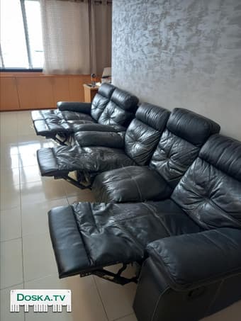 Продаеться кожанный диван 3+2 с реглайнерами можно купить отдельно тройек