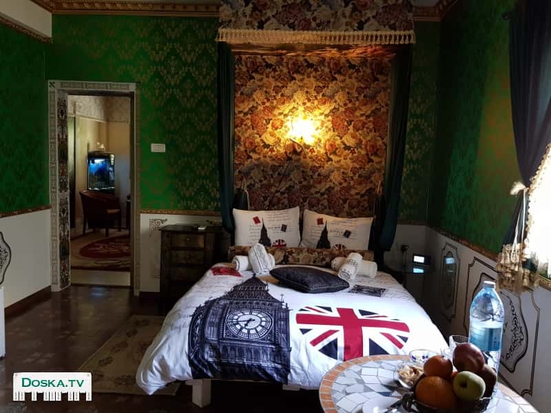 Сдаётся комната в частном доме .10 мин. от базара. Рядом