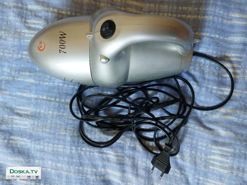 Продаю ручной переносной мини пылесос, б/у. Особо мощный 700 W
