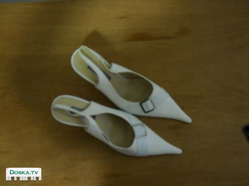 Продаются босоножки женские "классика". Цвет белый, размер 38. (НОВЫЕ).