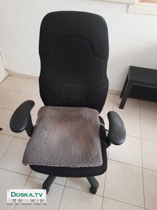 кресло с механизмом подъёма и опускания. Цвет чёрный.